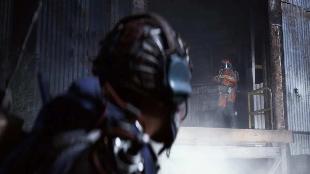 Raiders explorando um cenário devastado em imagem oficial de Arc Raiders