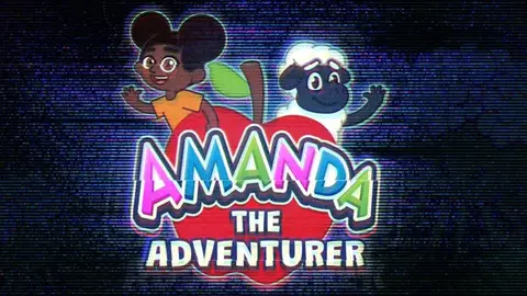 Logo de Amanda the Adventurer sobre maçã vermelha, com a protagonista e uma ovelha ao fundo com efeito de ruído de VHS