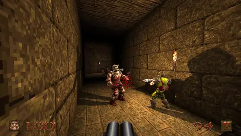Cena do Quake original de 1996 em corredor de masmorra com iluminação por tochas