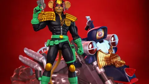 Boneco Judge Throttle, mistura de Biker Mice from Mars e Judge Dredd, ao lado da moto
