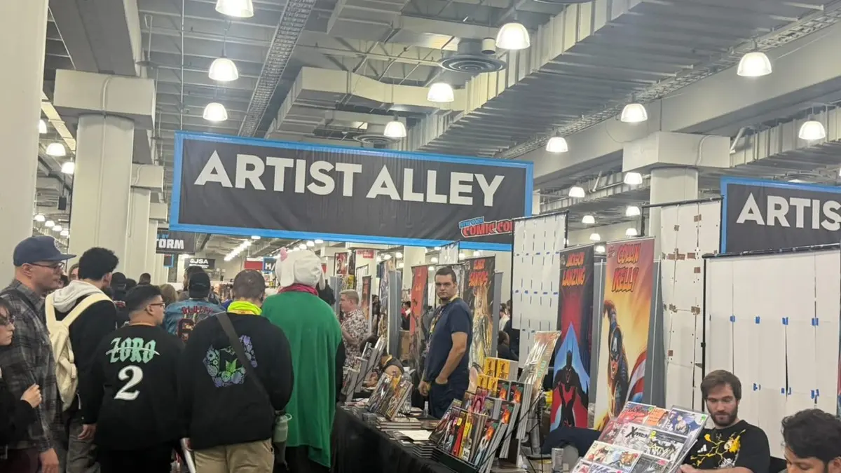 Público circula pelo Artist Alley da New York Comic Con 2026