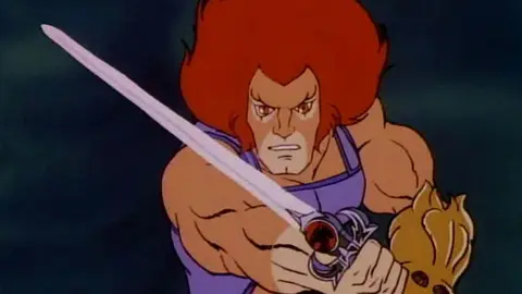 Lion-O, de ThunderCats, empunha a Espada dos Omens em cena da animação